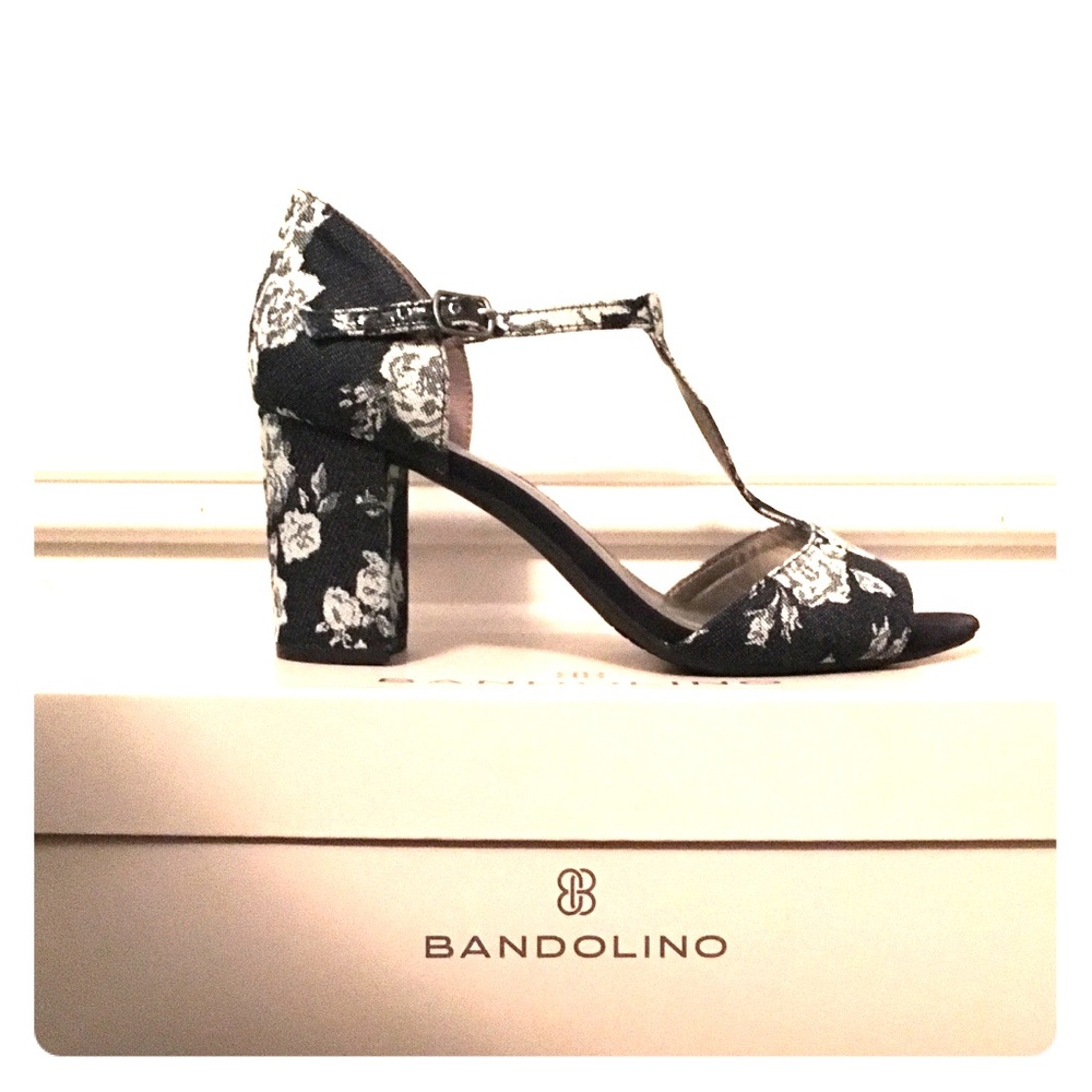 Bandolino navy t strap peep toe, block heel pumps